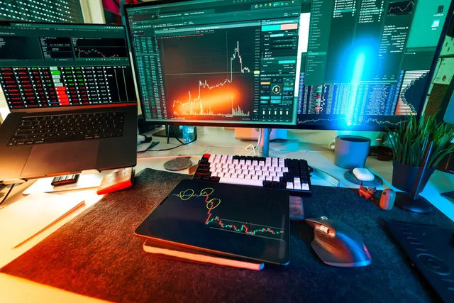 Vibrant trading setup with multiple screens displaying cryptocurrency charts and data analysis tools. Adressverifiering för företag: register, metoder och underlag