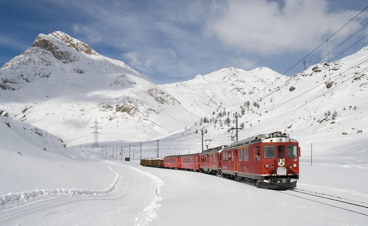 tåg, järnväg, snö, vinter, natur, järnvägsspår, transport, ellok, lokomotiv, mountain railway, lagalb, bernina, bernina järnväg, schweiz